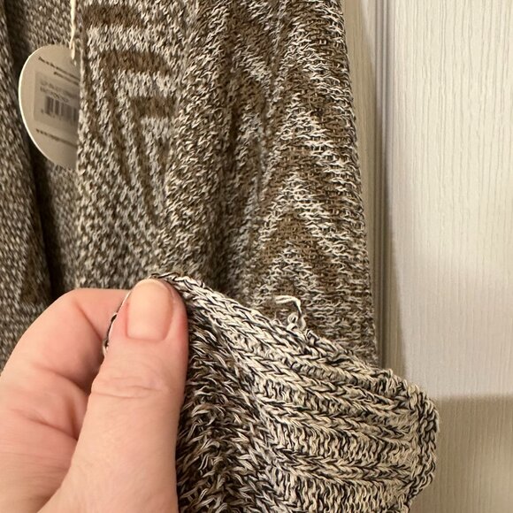 The Jetset Diaries Plus Knit Poncho - Picture 14 of 15